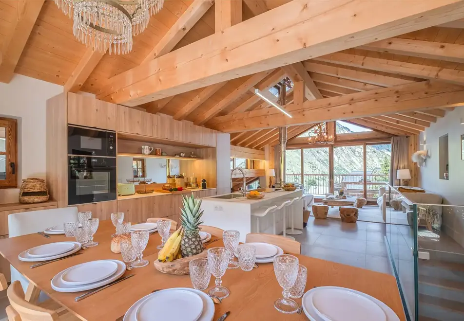 Chalet Blanc, St Martin de Belleville (self catered chalet) - Open plan living/dining area