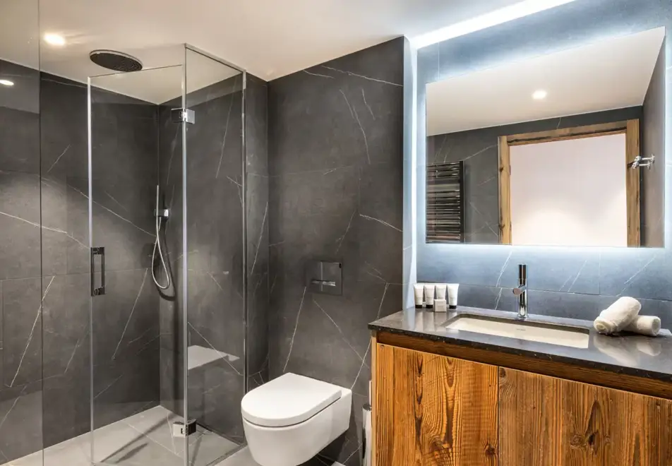 Silverstone Lodge, Val d'Isere (self catered chalet/apartment) - Number 6