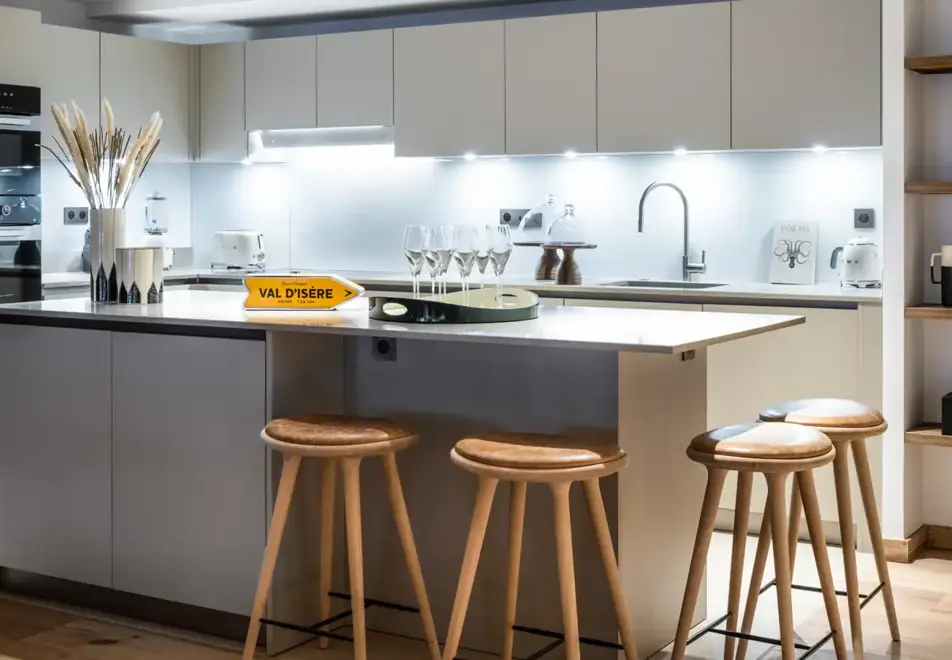 Silverstone Lodge, Val d'Isere (self catered chalet/apartment) - Number 2