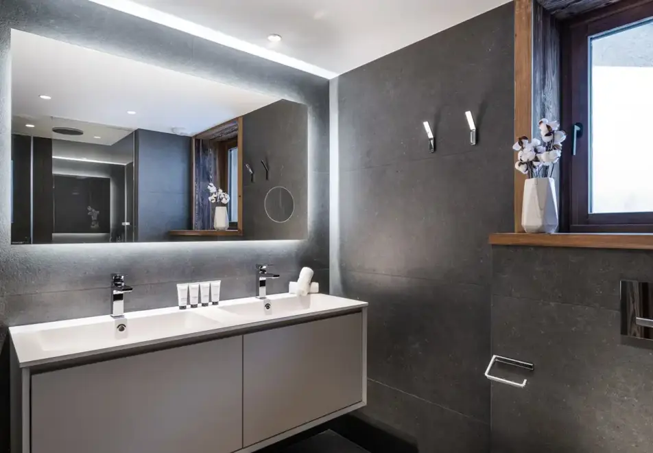 Silverstone Lodge, Val d'Isere (self catered chalet/apartment) - Number 2