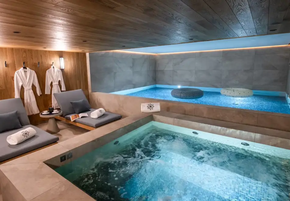 Silverstone Lodge, Val d'Isere (self catered chalet/apartment) - Number 2