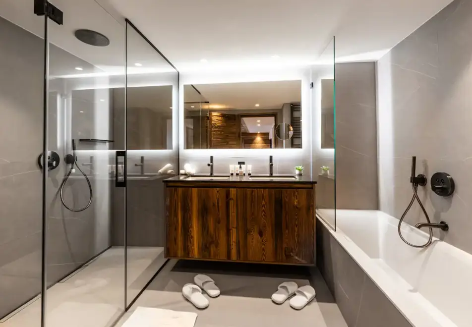 Silverstone Lodge, Val d'Isere (self catered chalet/apartment) - Number 1