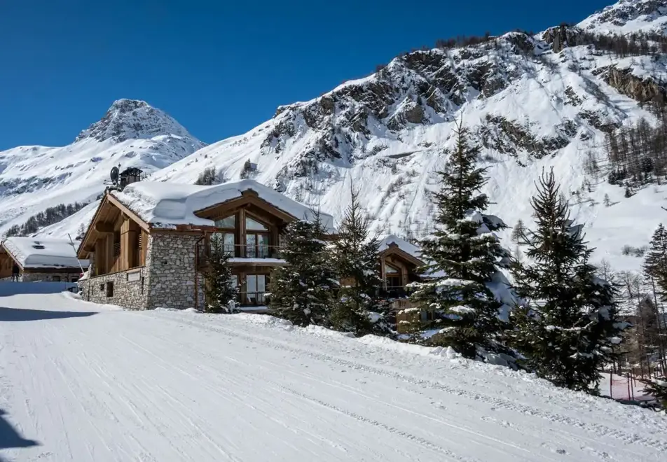 Silverstone Lodge, Val d'Isere (self catered chalet/apartment) - Excellent ski access