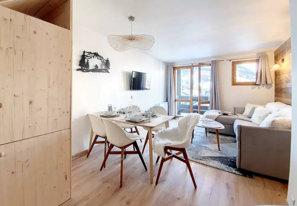 2 bedroom apartment in Saint Martin de Belleville (self catered) - Open plan living/kitchen area