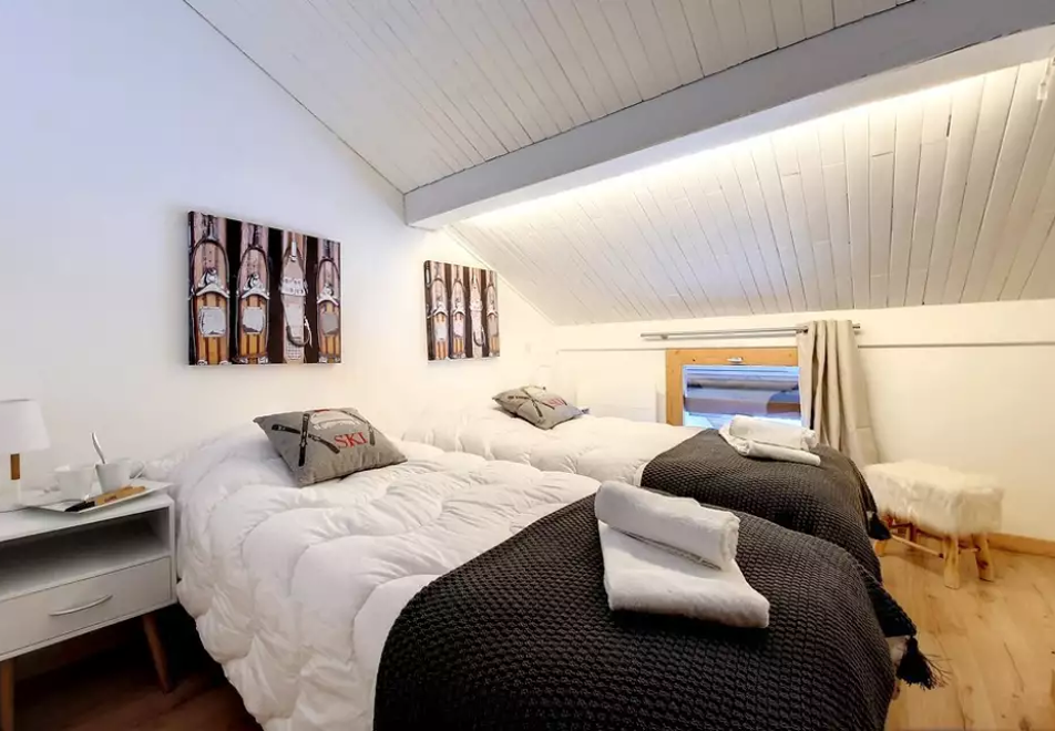 2 bedroom apartment in Saint Martin de Belleville (self catered) - Bedroom