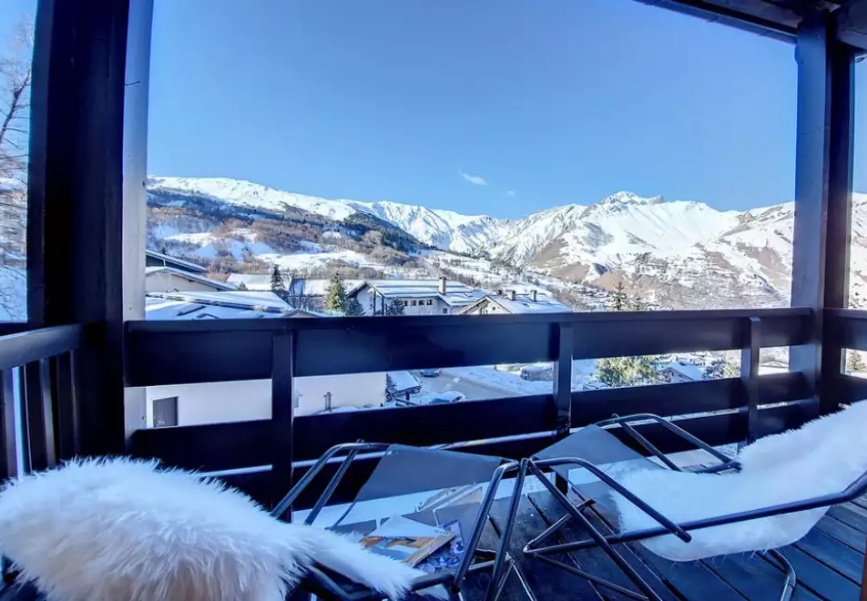 2 bedroom apartment in Saint Martin de Belleville (self catered) - Views over valley