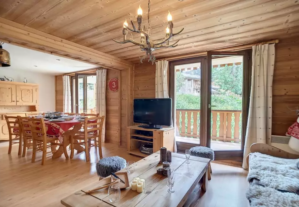 4 bedroom apartment in Saint Martin de Belleville (self catered) - Living area