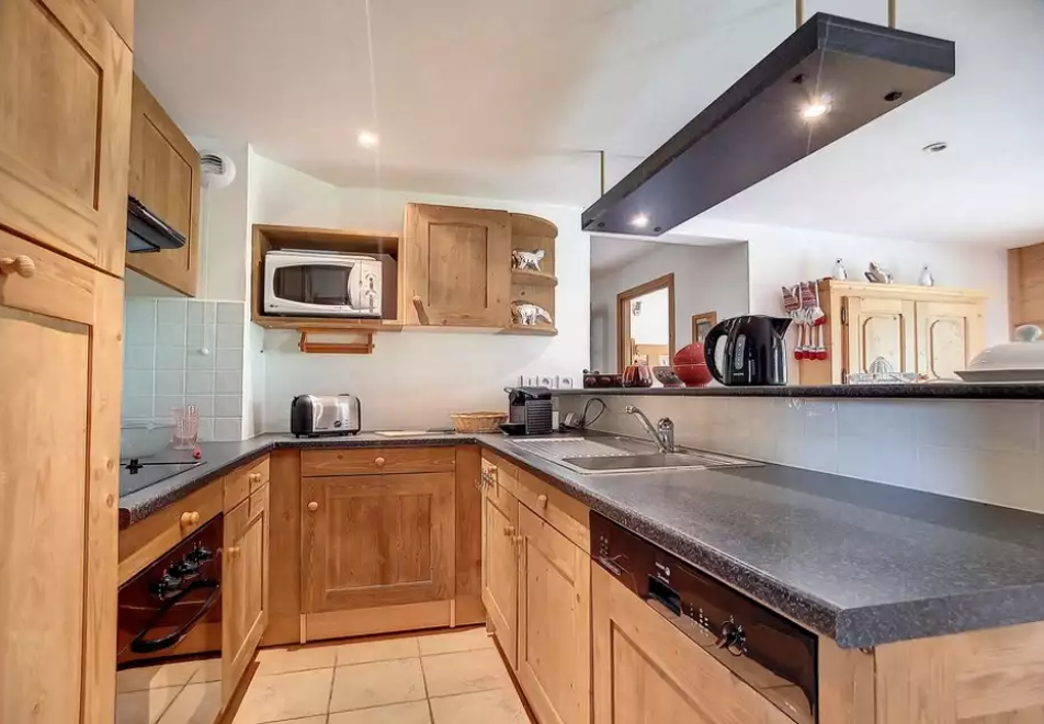 4 bedroom apartment in Saint Martin de Belleville (self catered) - Kitchen area