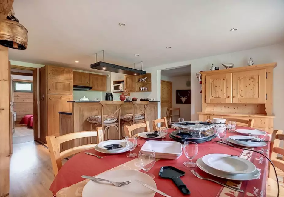 4 bedroom apartment in Saint Martin de Belleville (self catered) - Kitchen/dining area