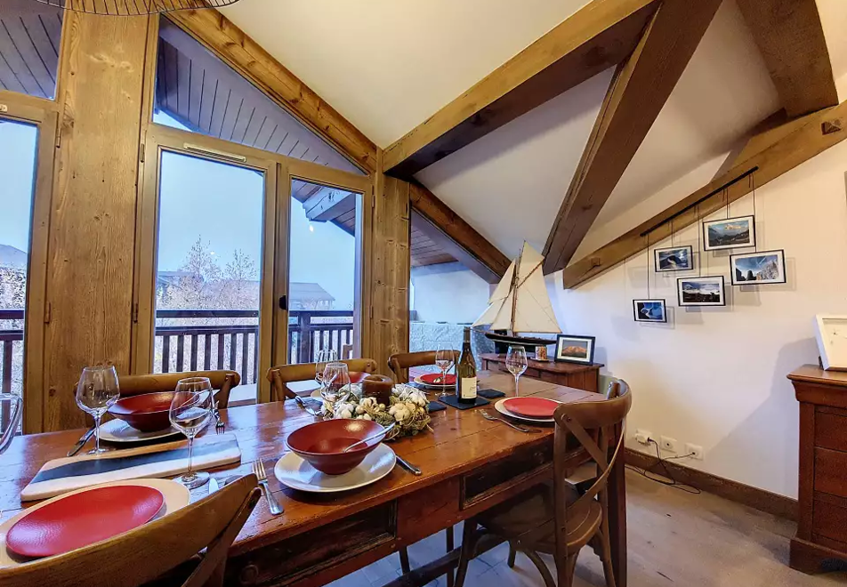 3 bedroom apartment in Saint Martin de Belleville (self catered) - Open plan kitchen/dining