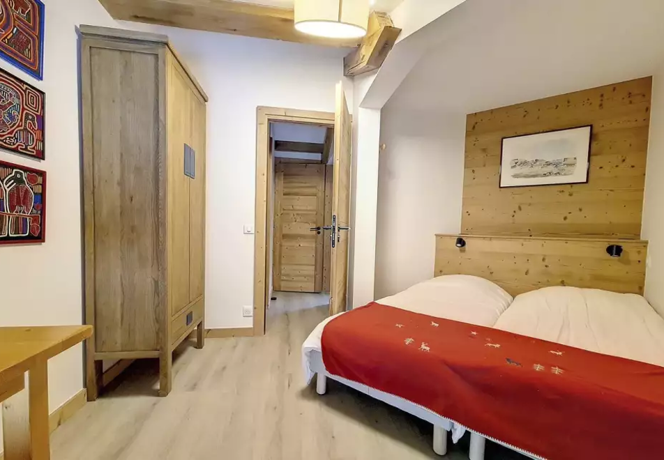 3 bedroom apartment in Saint Martin de Belleville (self catered) - Twin bedroom