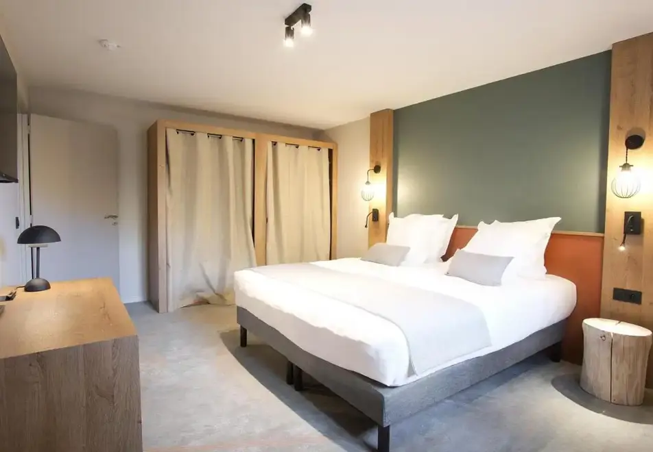 Cretes, Les Deux Alpes (all inclusive hotel) - Typical room style