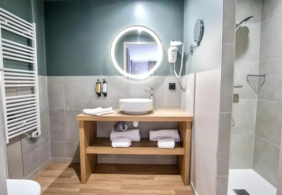 Cretes, Les Deux Alpes (all inclusive hotel) - Typical room style