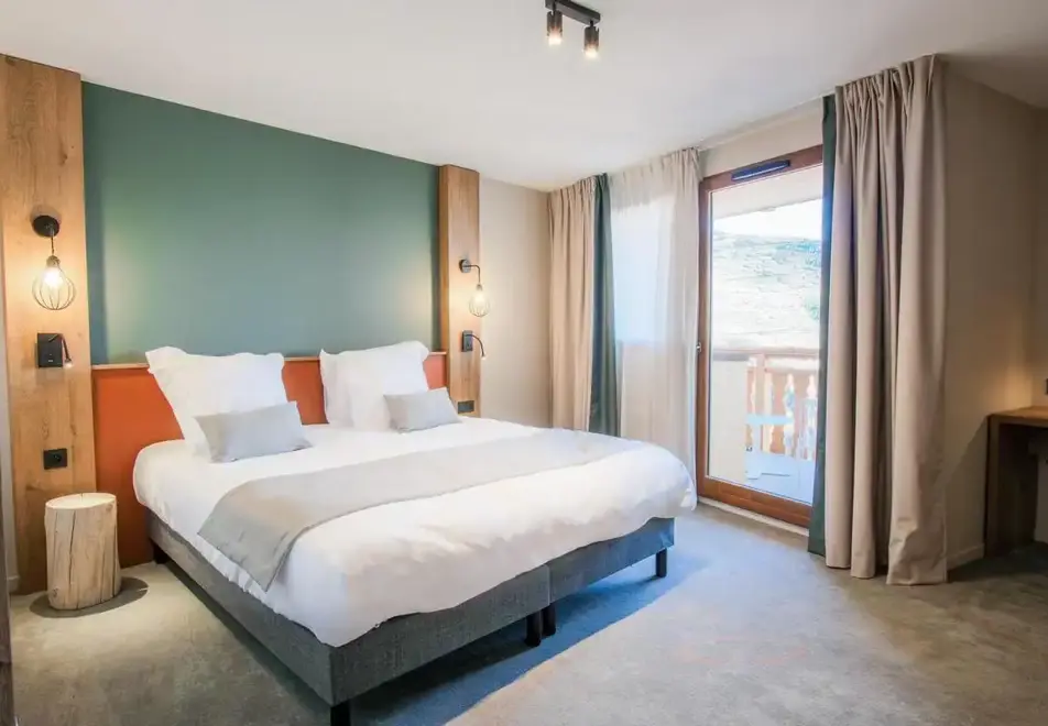 Cretes, Les Deux Alpes (all inclusive hotel) - Typical room style