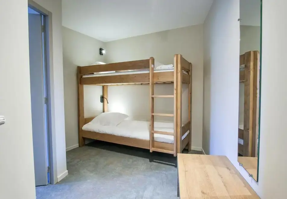 Cretes, Les Deux Alpes (all inclusive hotel) - Typical room style