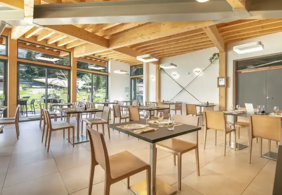 Club Prapoutel Les 7 Laux (self catered apartments) - Renovated restaurant