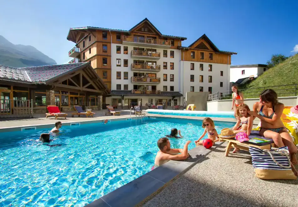 Les Clarines, Les Deux Alpes (self catered apartments) - Outdoor pool