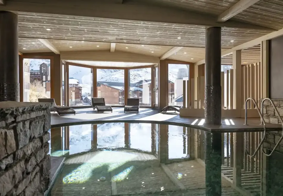 l'Oxalys, Val Thorens (self catered apartments) - Indoor pool
