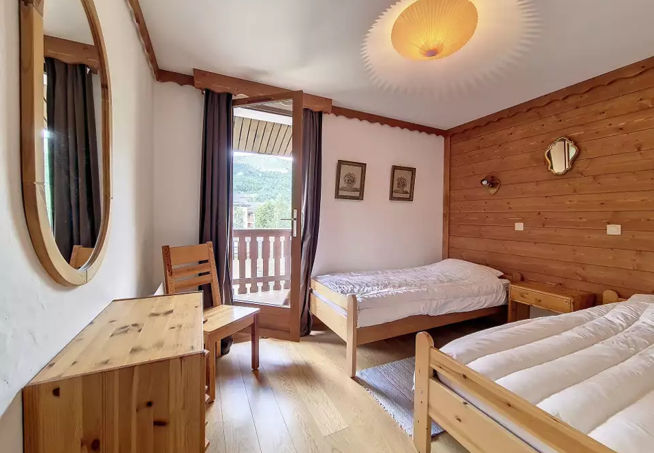 4 bedroom apartment in Saint Martin de Belleville (self catered) - Twin bedroom