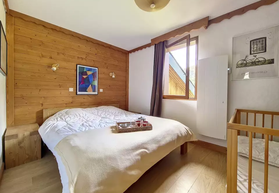 4 bedroom apartment in Saint Martin de Belleville (self catered) - Double bedroom