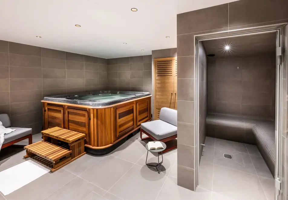 Falcon Lodge, Meribel (self catered apartments) - B01 (©Philippe Gal)