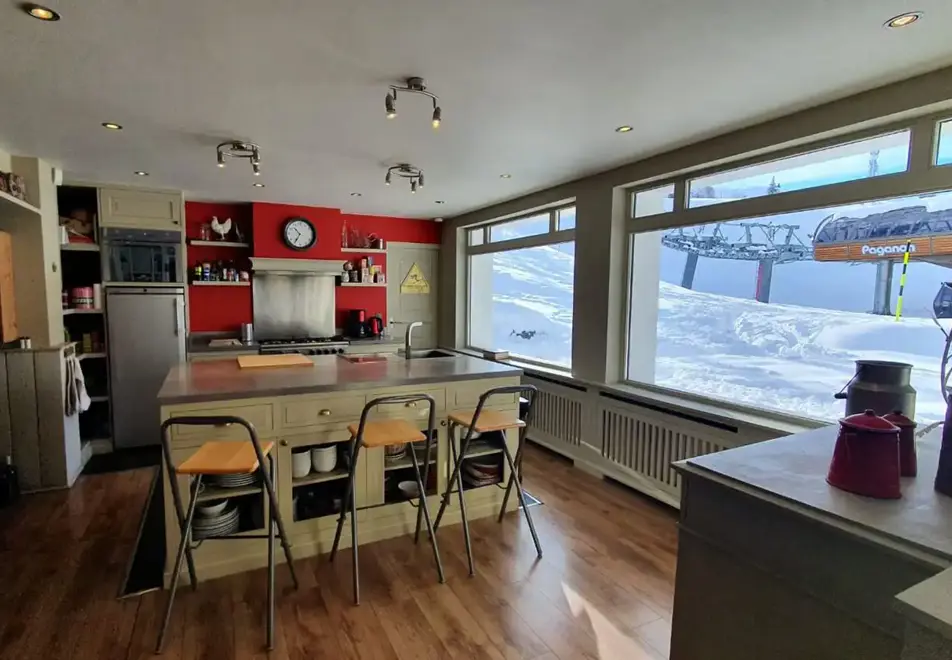 Loge, Alpe d'Huez (self catered chalet) - Kitchen