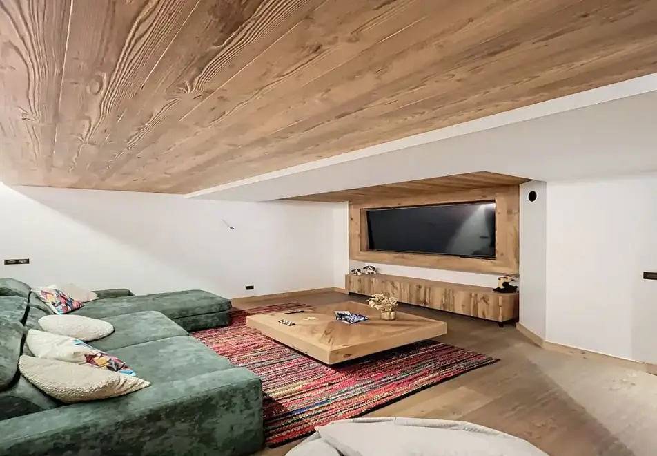 Reve de Marmottes, Meribel (self catered chalet) - Cinema room