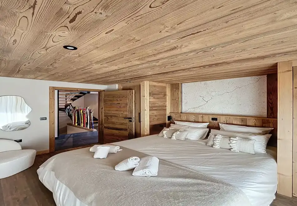 Reve de Marmottes, Meribel (self catered chalet) - Bedroom