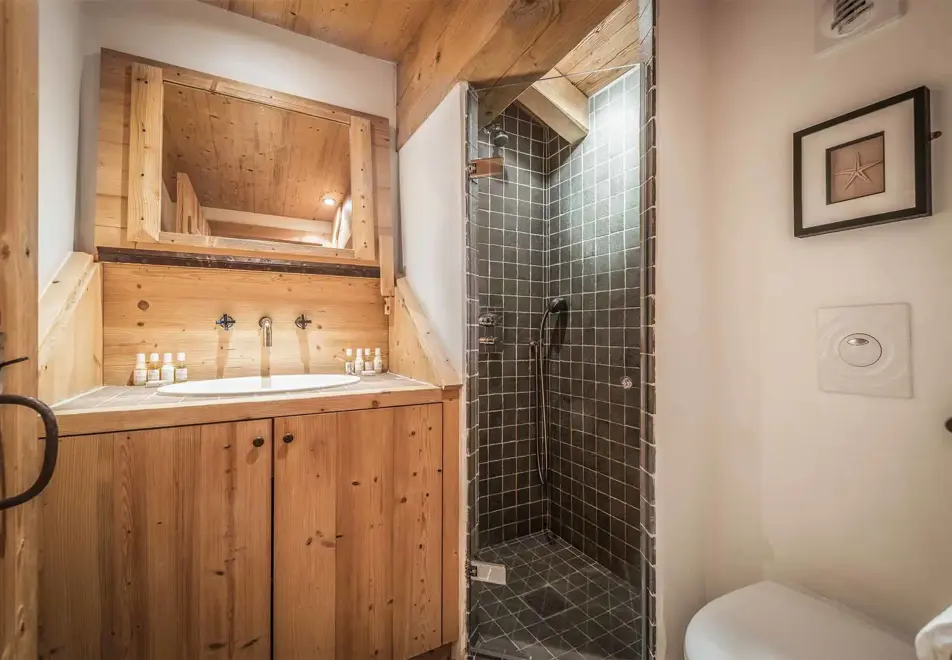 Chalet Davos, Val d'Isere (self catered or catered chalet) - Bathroom