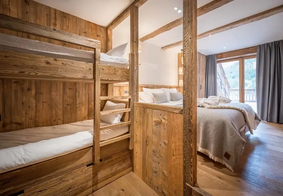 Chalet Inuit, Val d'Isere (self catered or catered chalet) - Bedroom family suite