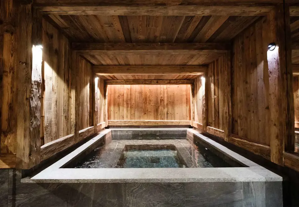 Chalet Inuit, Val d'Isere (self catered or catered chalet) - Hot tub