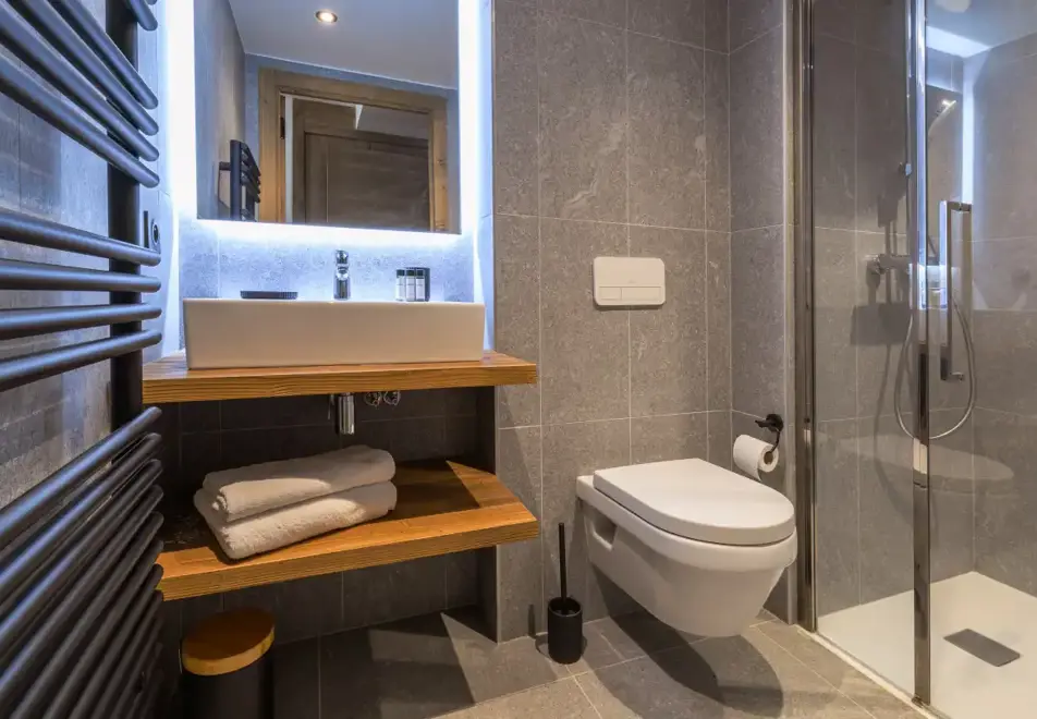 l'Eclat des Veriaz, Megeve (self catered apartments & chalets) - Typical 3 bedroom alcove apartment style