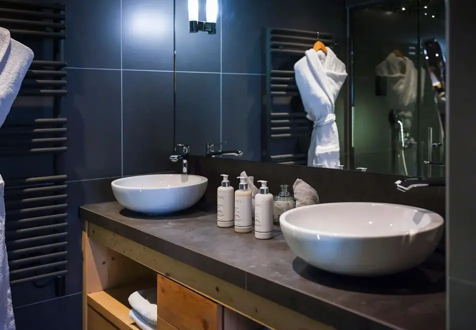 Chalet le Coeur, La Clusaz (B&B chalet) - Bathroom