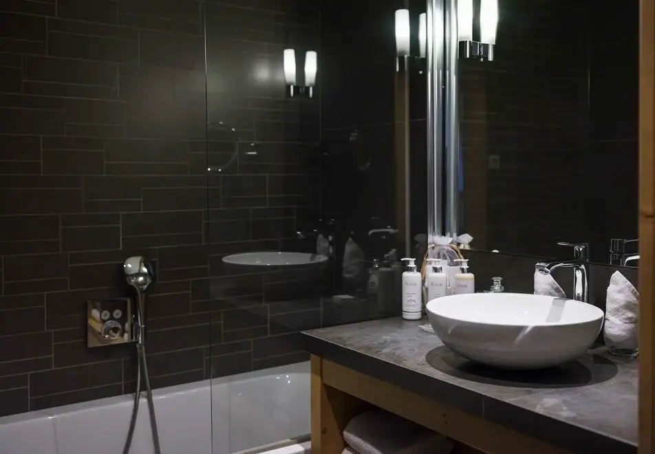 Chalet le Coeur, La Clusaz (B&B chalet) - Bathroom