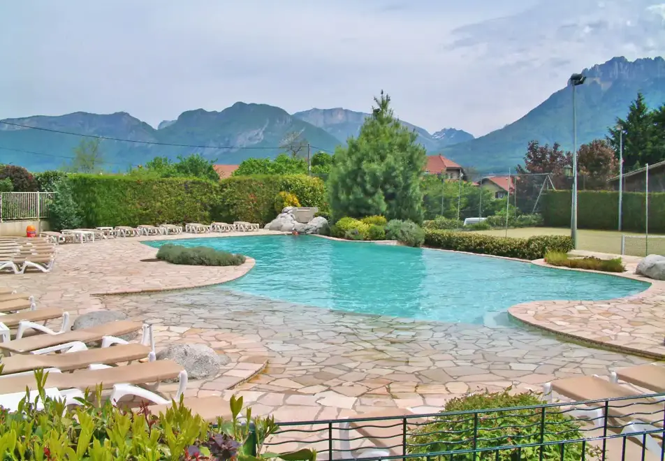 Les Chataigniers, Annecy (self catered apartments) - Outdoor pool