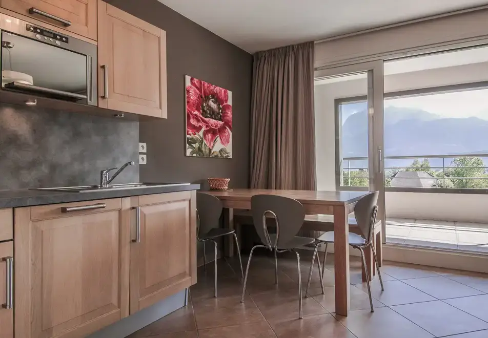 Les Chataigniers, Annecy (self catered apartment) - Typical apartment