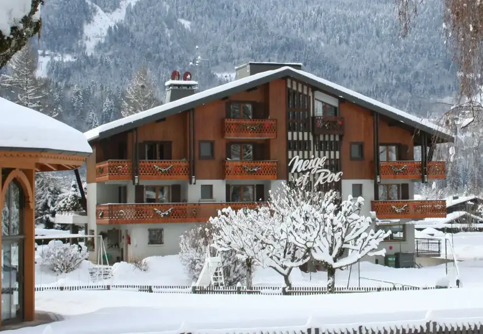 Neige et Roc, Samoens (hotel & apartments)
