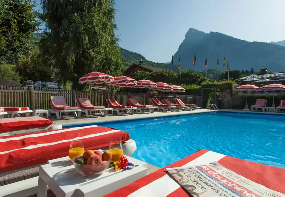 Neige et Roc, Samoens (hotel & apartments) - Outdoor heated pool