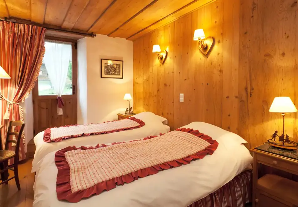 La Ferme de Fontany, Samoens (self catered chalet) - Twin Bedroom