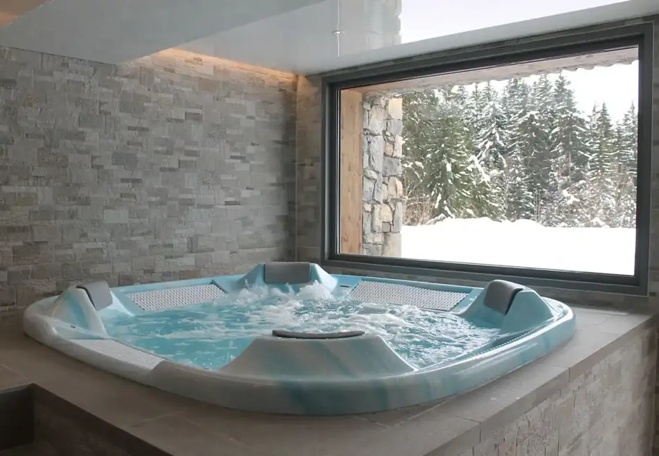Delphine Apartments, Les Gets (self catered chalet) - Spa Jacuzzi