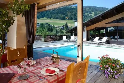 Le Petit Dru, Morzine (hotel) - Outdoor pool