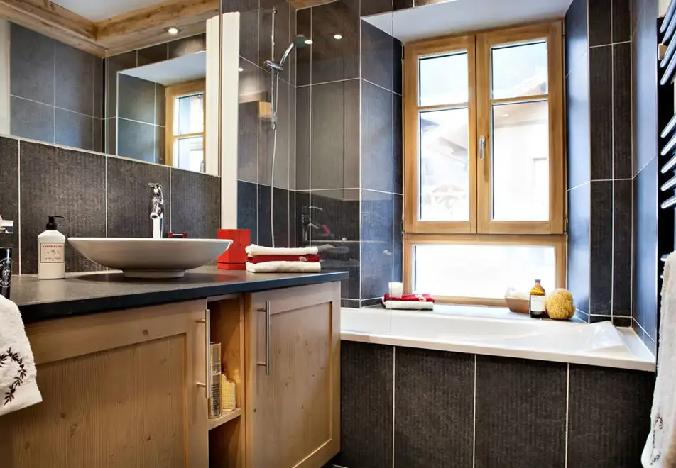 Les Chalets d'Angele, Chatel (self catered apartments) - Bathroom