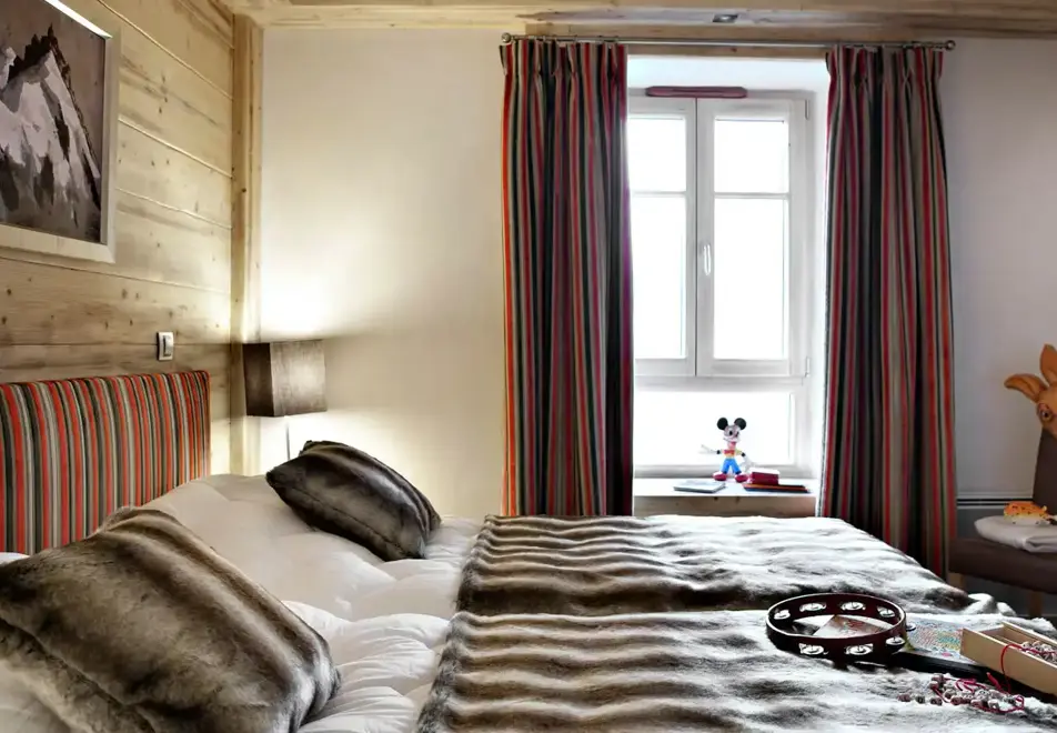 Les Chalets d'Angele, Chatel (self catered apartments) - Twin Bedroom