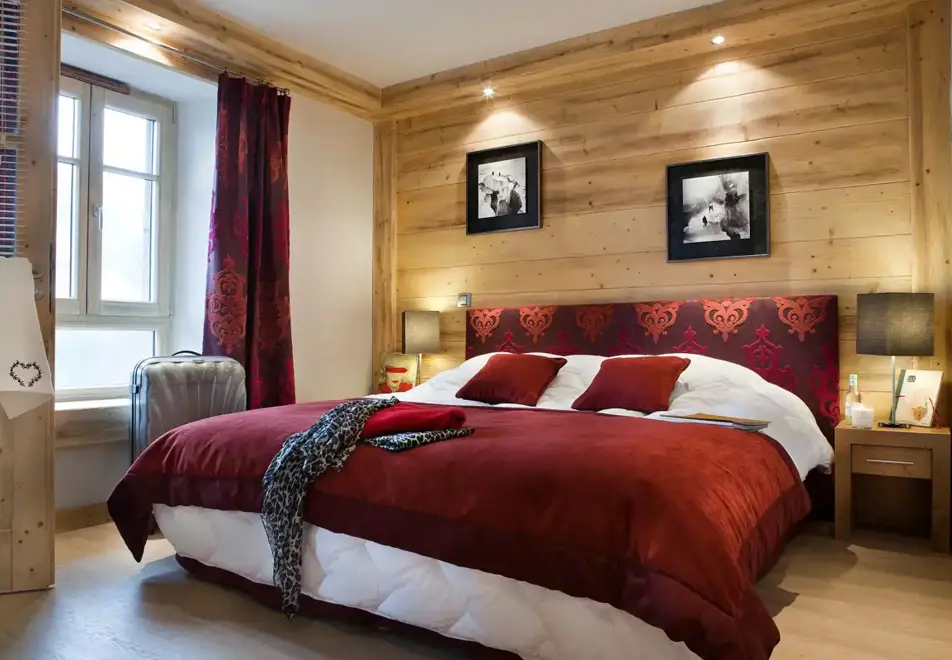 Les Chalets d'Angele, Chatel (self catered apartments) - Double Bedroom