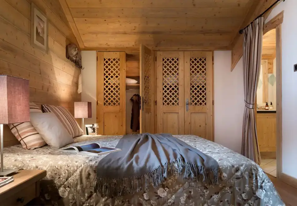 Le Village de Lessy, Le Grand Bornand (self catered apartments) - Double En-suite Bedroom