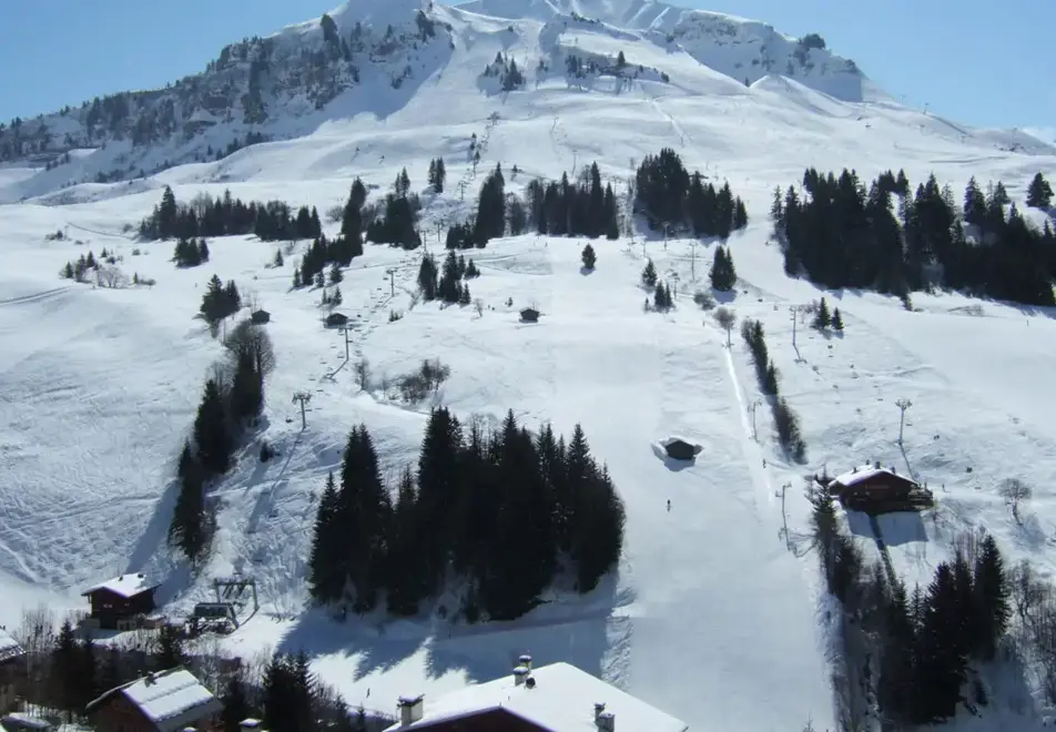Le Village de Lessy, Le Grand Bornand (self catered apartments) - Close to the ski lift