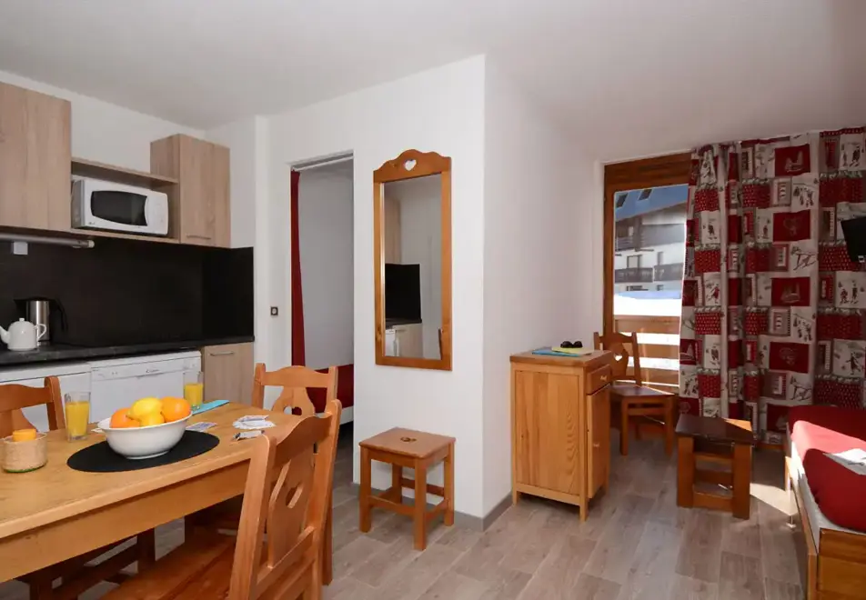 Ours Blanc, Les 2 Alpes (self catered apartment) - Dining room