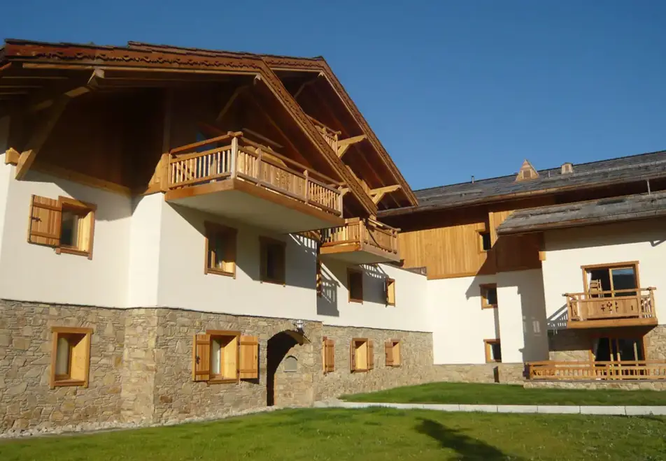 Le Hameau du Rocher Blanc, Serre Chevalier Chantemerle (self catered apartments)
