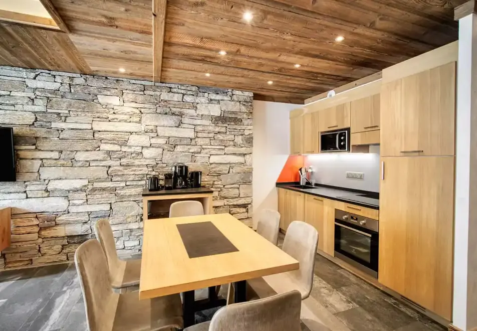 Cap Neige, Tignes le Lac (self catered apartments) - Cap Neige 00