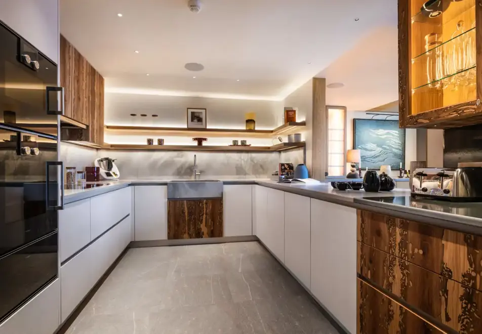 Silverstone Lodge, Val d'Isere (self catered chalet/apartment) - Number 4